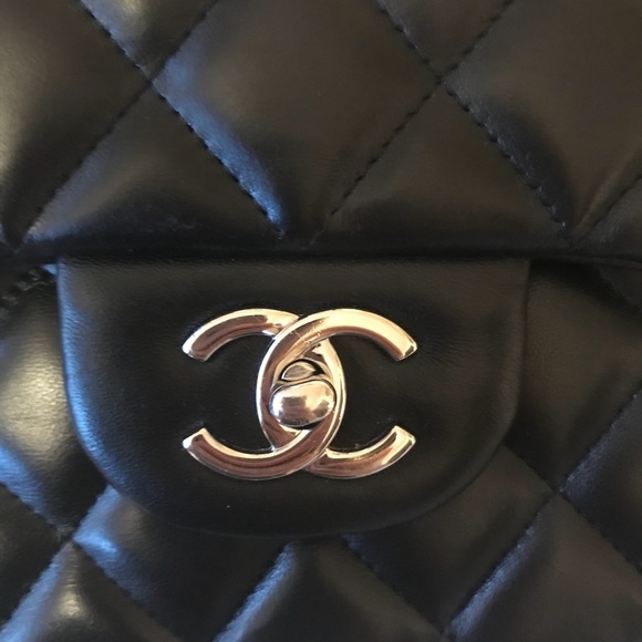 Authentic Chanel Jumbo Lambskin Double Flap Bag - Picture 3 of 8
